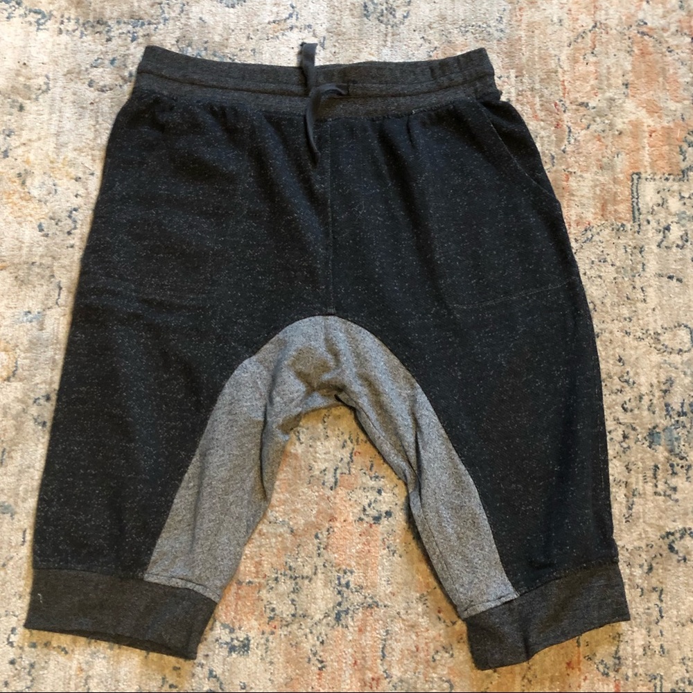 Jogger Shorts (below the knee)